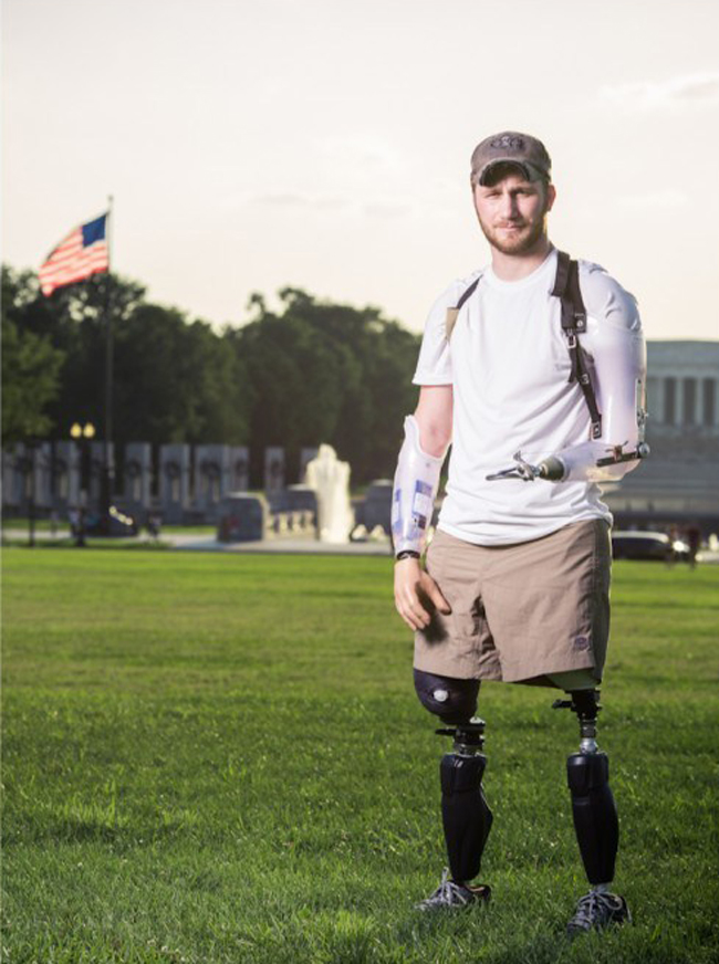 Taylor là một người lính, 23 tuổi và anh là chuyên gia xử lý bom. Taylor đi làm nhiệm vụ đầu tiên của mình tại Afghanistan vào tháng Giêng năm nay.
