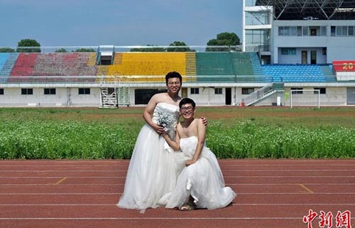 Chết cười khi đàn ông mặc váy - 8