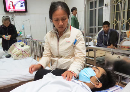 Chuyện đẫm nước mắt của người mẹ hiến thận cứu con - 1