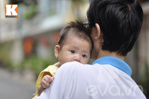 Bố đơn thân lặn lội xin sữa nuôi con - 3