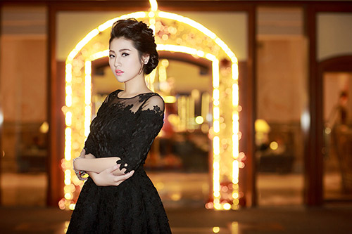 Á hậu Tú Anh hóa quý cô kiều diễm - 9