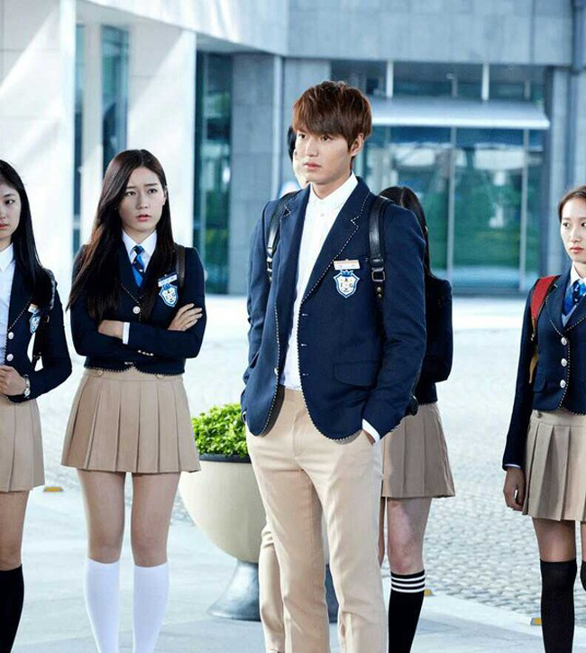 Lee Min Ho trong đồng phục học sinh.
