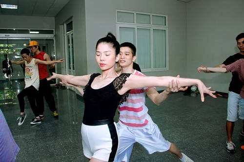 Lệ Quyên tự tin diện quần ngắn tập vũ đạo - 7