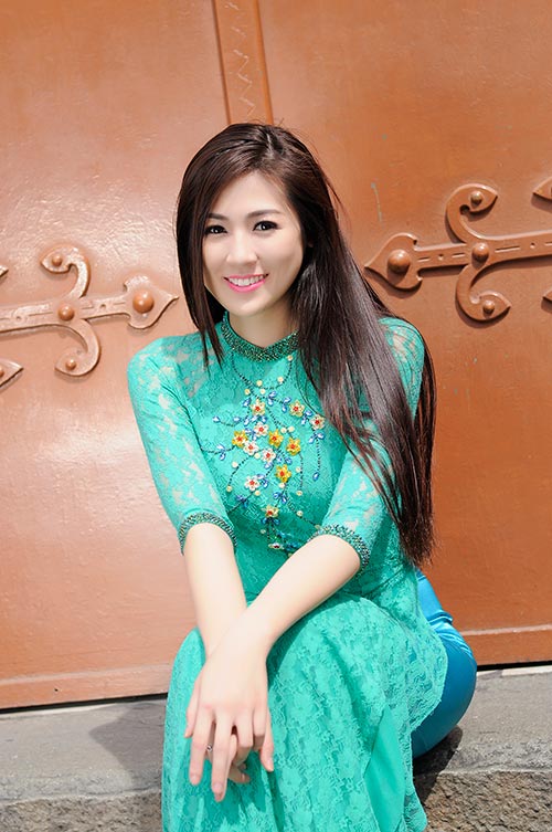 Tú Anh tha thướt áo dài trong nắng Sài thành - 4
