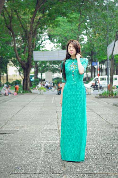 Tú Anh tha thướt áo dài trong nắng Sài thành - 1