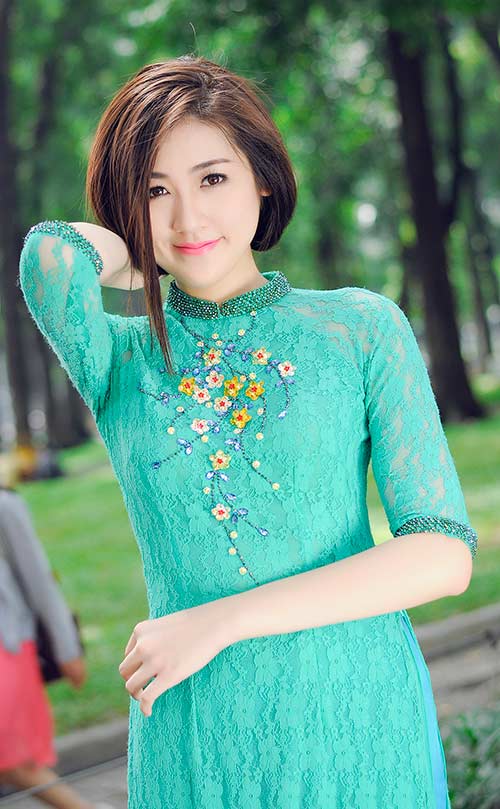 Tú Anh tha thướt áo dài trong nắng Sài thành - 9