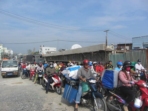 Xe 60 tấn làm gãy đôi cầu, rơi xuống sông - 4