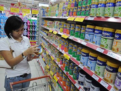 Bộ Tài chính bất ngờ yêu cầu hạ giá sữa - 1