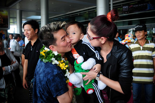 Bắt gặp Thanh Thảo và bạn trai ở sân bay - 3