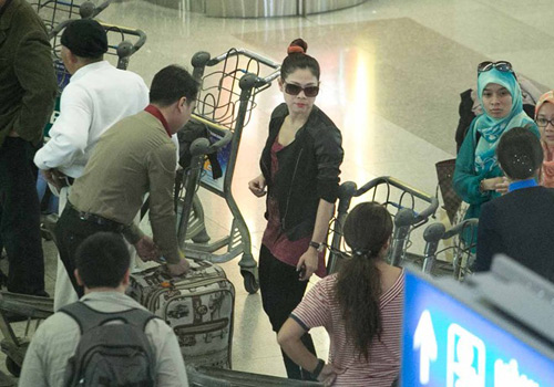 Bắt gặp Thanh Thảo và bạn trai ở sân bay - 6