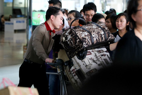 Bắt gặp Thanh Thảo và bạn trai ở sân bay - 7