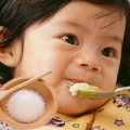 Làm mẹ - Đừng tưởng trẻ ăn dặm không cần muối!