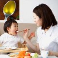 Làm mẹ - Cho dầu ăn vào cháo là ngớ ngẩn?
