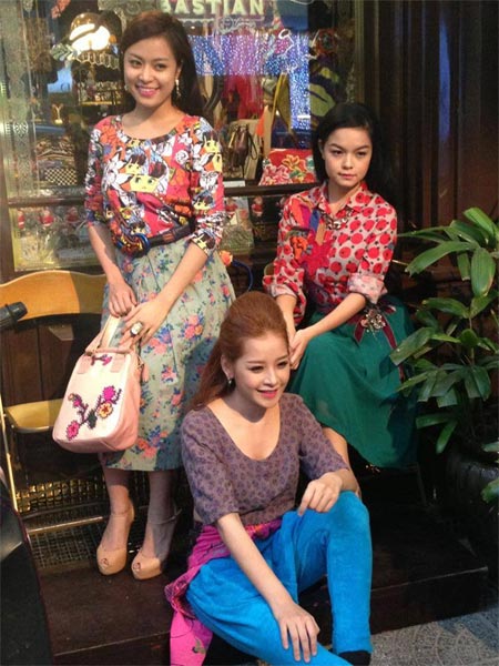 Chi Pu, Hoàng Thùy Linh rực rỡ đón Noel - 2