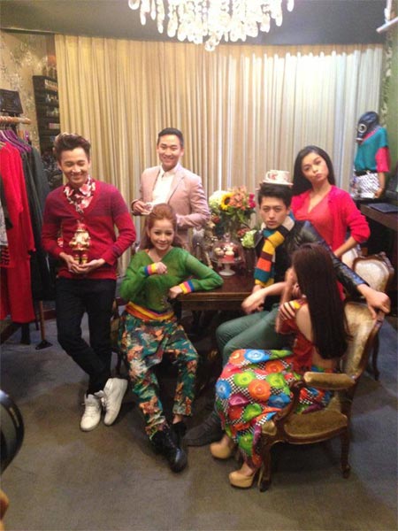 Chi Pu, Hoàng Thùy Linh rực rỡ đón Noel - 11