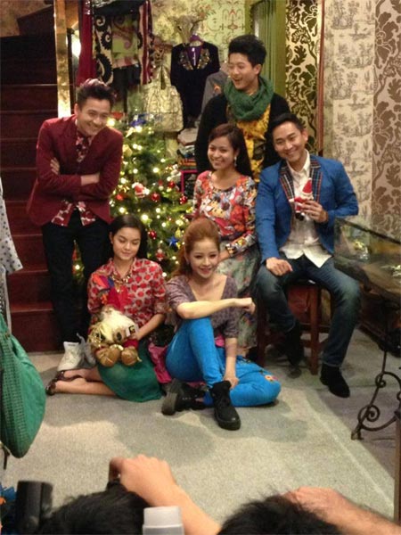 Chi Pu, Hoàng Thùy Linh rực rỡ đón Noel - 9