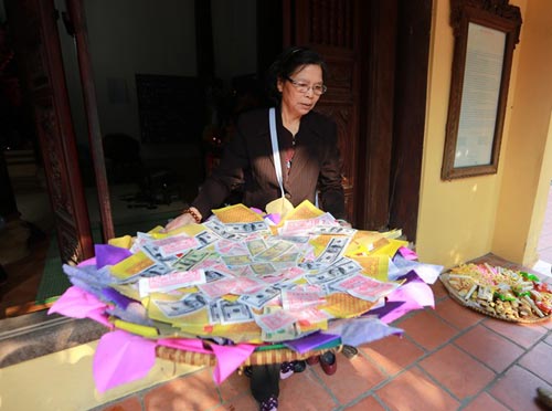 Vụ Cát Tường: Đưa di ảnh chị Huyền lên chùa Kim Liên - 1