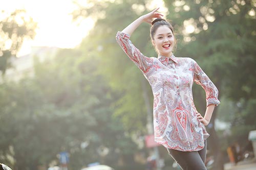 Á hậu Hoàng Anh giản dị xuất hiện cùng mẹ - 11