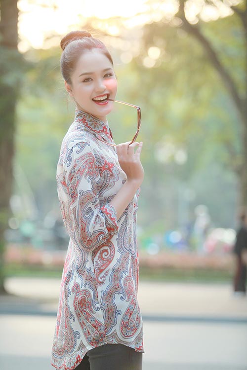 Á hậu Hoàng Anh giản dị xuất hiện cùng mẹ - 12