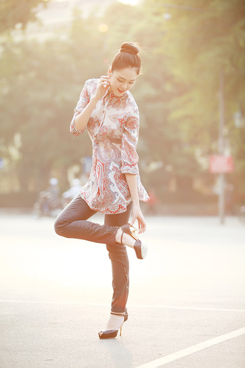 Á hậu Hoàng Anh giản dị xuất hiện cùng mẹ - 9