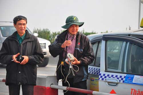 Hình ảnh cuộc tìm xác chị Huyền bằng máy địa bức xạ - 1