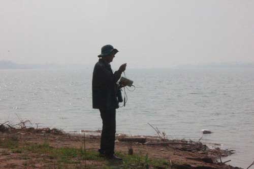 Hình ảnh cuộc tìm xác chị Huyền bằng máy địa bức xạ - 11