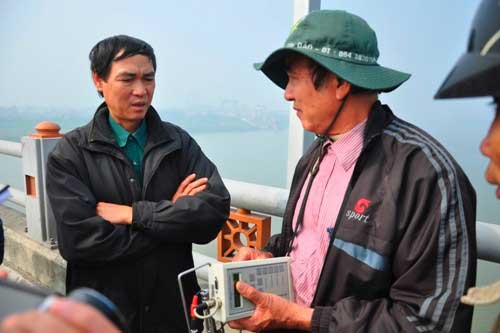 Hình ảnh cuộc tìm xác chị Huyền bằng máy địa bức xạ - 4