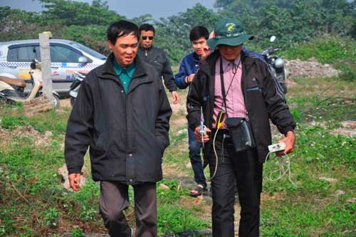 Hình ảnh cuộc tìm xác chị Huyền bằng máy địa bức xạ - 5