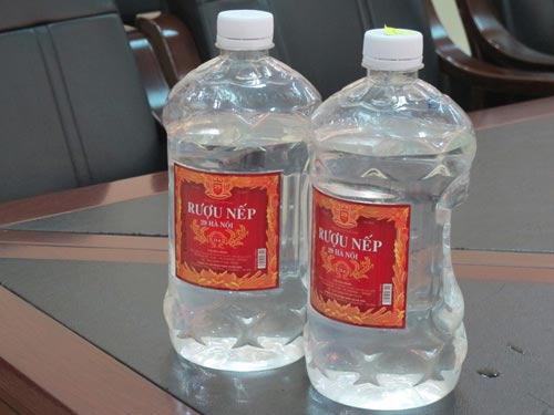 Thu hồi hàng nghìn sản phẩm rượu gây chết người - 1