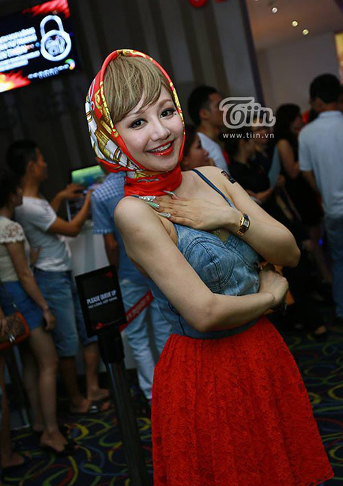 Nữ MC #039;cưa sừng#039; thành công - 4