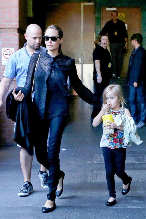 Pax Thiên cùng mẹ và các em đi xem nhạc kịch - 4