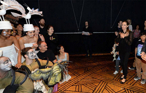 Pax Thiên cùng mẹ và các em đi xem nhạc kịch - 7