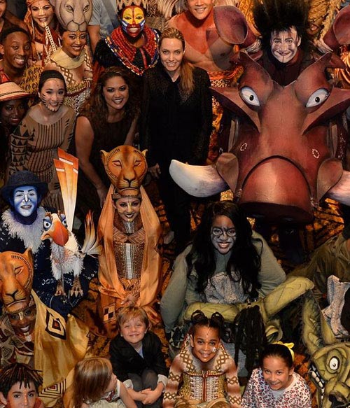 Pax Thiên cùng mẹ và các em đi xem nhạc kịch - 8