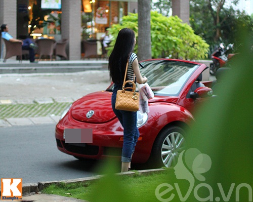 Vũ Hoàng Điệp nổi bật trên phố với xế 2 cửa - 12
