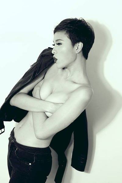 Phương Mai lại khoe vòng 1 sau sự cố lộ ngực - 1