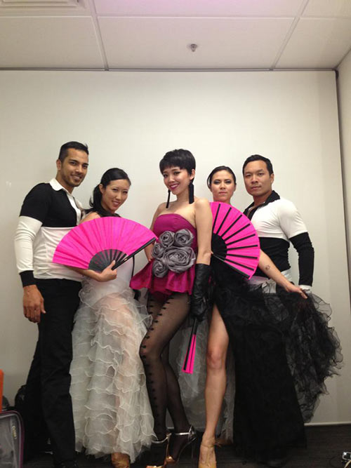 Tóc Tiên quot;họcquot; cách ăn mặc của Angela Phương Trinh - 5