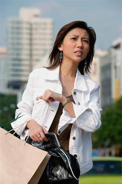 Chồng bán nhẫn cưới lo cho người tình - 1