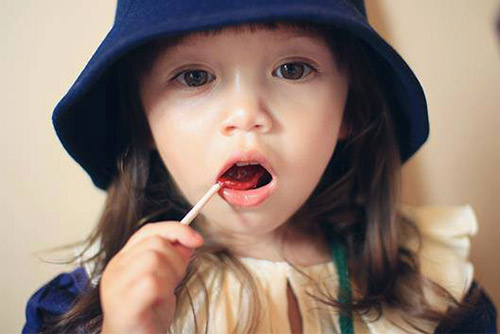 quot;Ngây ngấtquot; bé 3 tuổi xinh như tranh vẽ - 8