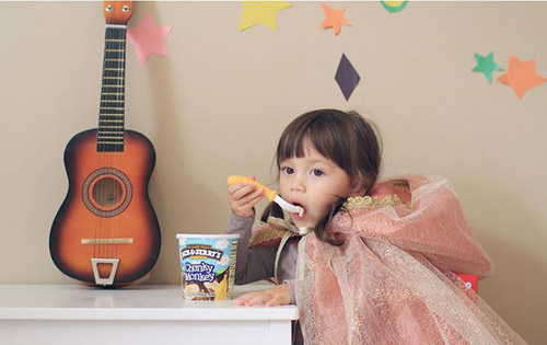 quot;Ngây ngấtquot; bé 3 tuổi xinh như tranh vẽ - 15