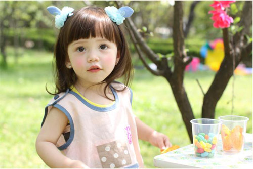 quot;Ngây ngấtquot; bé 3 tuổi xinh như tranh vẽ - 3