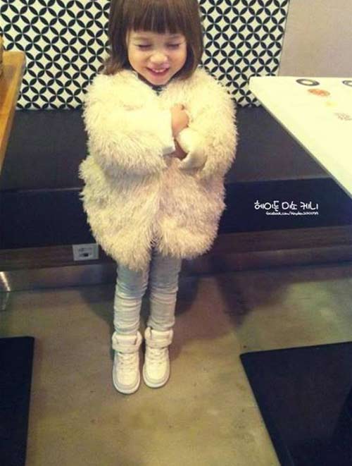 quot;Ngây ngấtquot; bé 3 tuổi xinh như tranh vẽ - 13