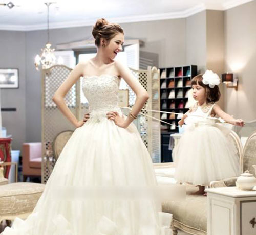 quot;Ngây ngấtquot; bé 3 tuổi xinh như tranh vẽ - 14