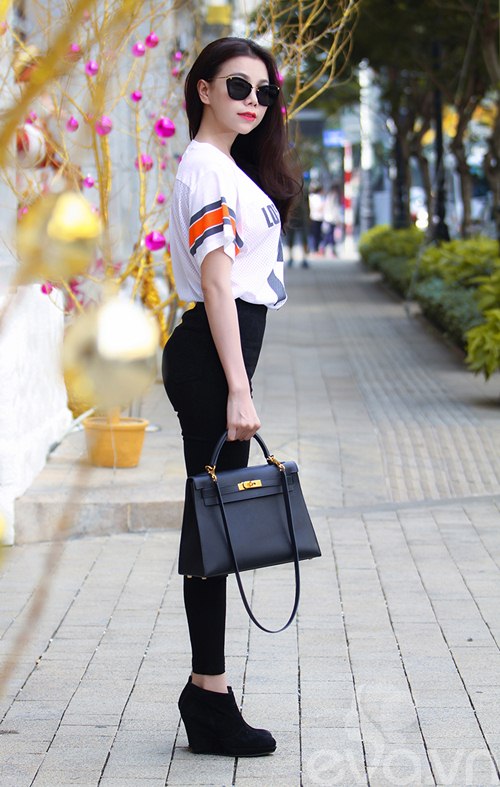 Trà Ngọc Hằng quot;lột xácquot; với thời trang đường phố - 1