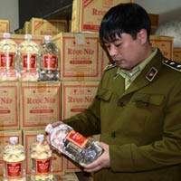 Vụ ngộ độc rượu: Gia đình nạn nhân uất ức đòi công lý