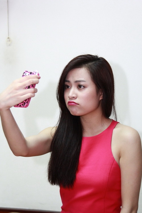 Hoàng Thùy Linh quot;nhắng nhítquot; bên Ngô Kiến Huy - 1