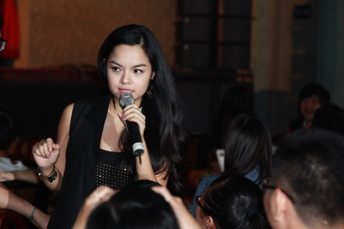 Hoàng Thùy Linh quot;nhắng nhítquot; bên Ngô Kiến Huy - 16