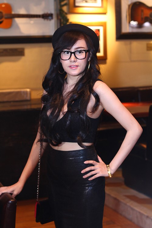 Phi Thanh Vân tỏa sáng quot;đánh bậtquot; Bà Tưng - 7