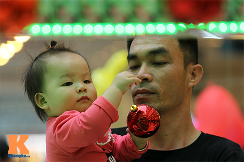 Trẻ miền Bắc ngộ nghĩnh đi chơi noel sớm - 2