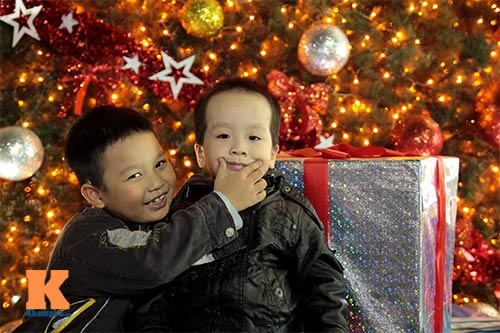 Trẻ miền Bắc ngộ nghĩnh đi chơi noel sớm - 8