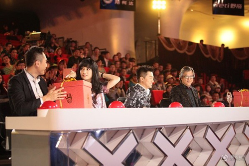 Tô Hữu Bằng bên Triệu Vy sau tin bất hòa - 2